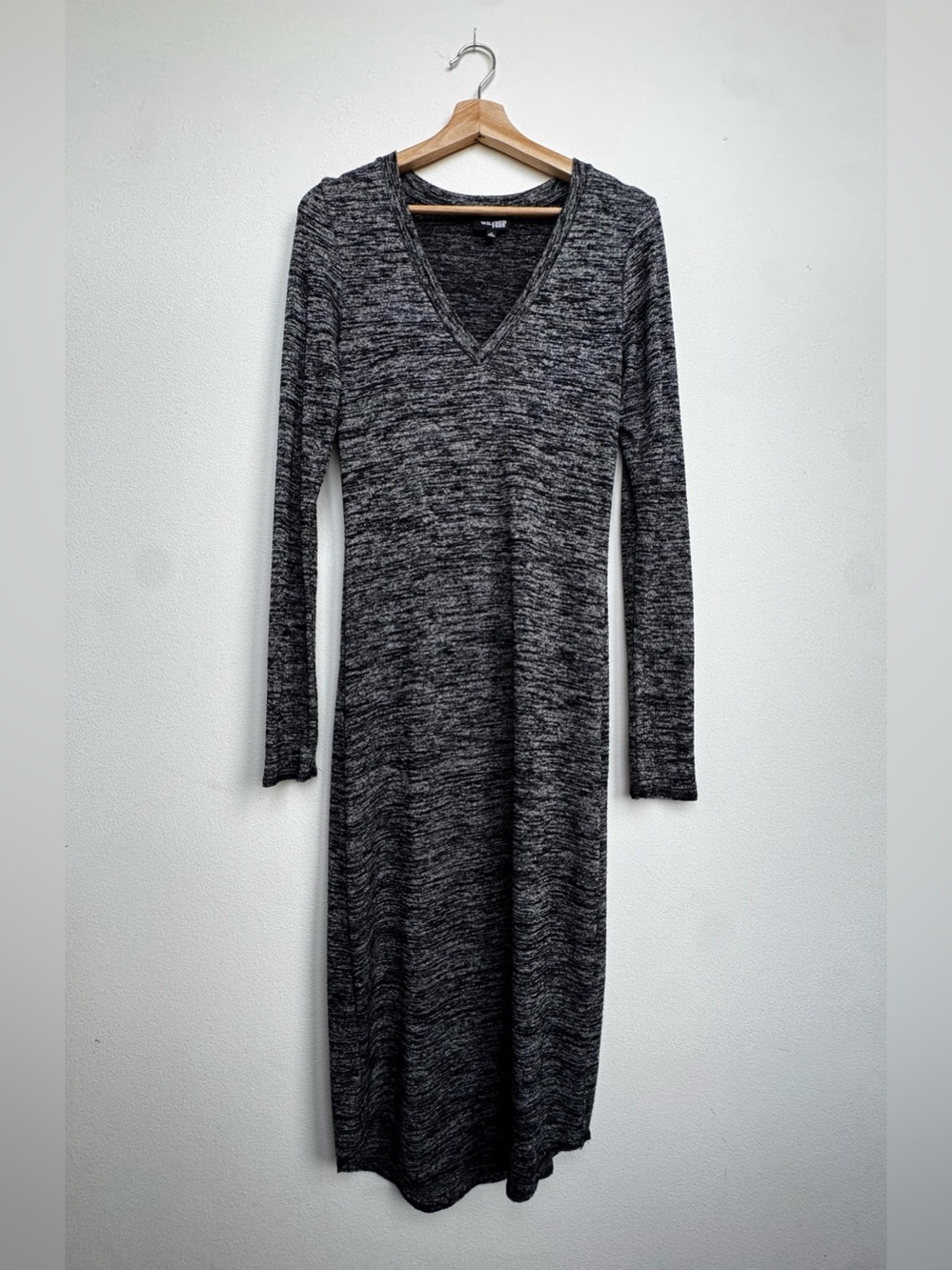Wilfred Marled Gray Long Sleeve V-Neck Knit Dress